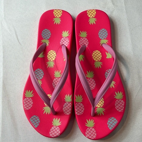 Girls Pink Pineapple Print Flip Flop Sandals Size 6 / 7 - Picture 1 of 2